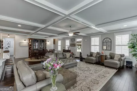 Living - 890 Smith Mill Rd, Winder, GA 30680 photo 4 of 4