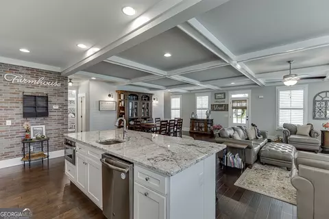 Kitchen - 890 Smith Mill Rd, Winder, GA 30680 photo 4 of 6