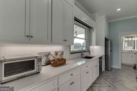 Kitchen - 890 Smith Mill Rd, Winder, GA 30680 photo 6 of 6