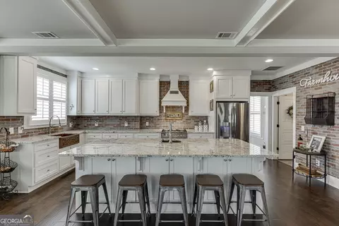 Kitchen - 890 Smith Mill Rd, Winder, GA 30680 photo 1 of 6