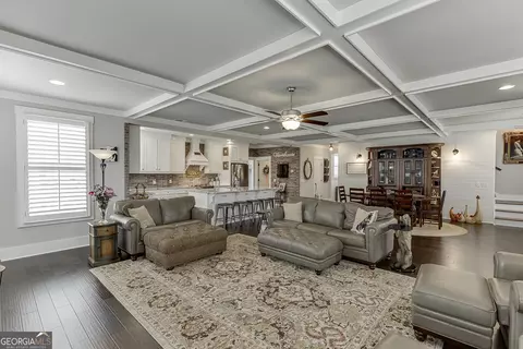 Living - 890 Smith Mill Rd, Winder, GA 30680 photo 3 of 4