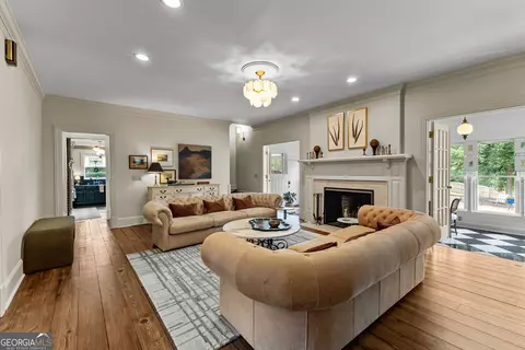 Living - 654 Cameron Mill Rd, Lagrange, GA 30240 photo 6 of 13