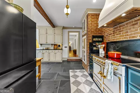 Kitchen - 654 Cameron Mill Rd, Lagrange, GA 30240 photo 6 of 8