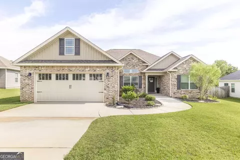 310 Creek Ridge Dr, Warner Robins, GA 31088