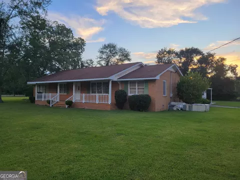 139 Moore St N, Willacoochee, GA 31650