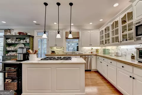 Kitchen - 1808 Ballybunion Dr, Duluth, GA 30097 photo 8 of 10