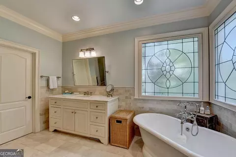 Bath - 1808 Ballybunion Dr, Duluth, GA 30097 photo 5 of 10