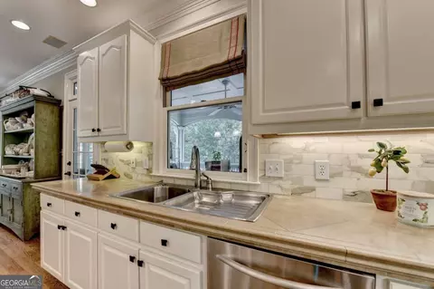 Kitchen - 1808 Ballybunion Dr, Duluth, GA 30097 photo 6 of 10
