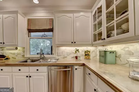 Kitchen - 1808 Ballybunion Dr, Duluth, GA 30097 photo 3 of 10