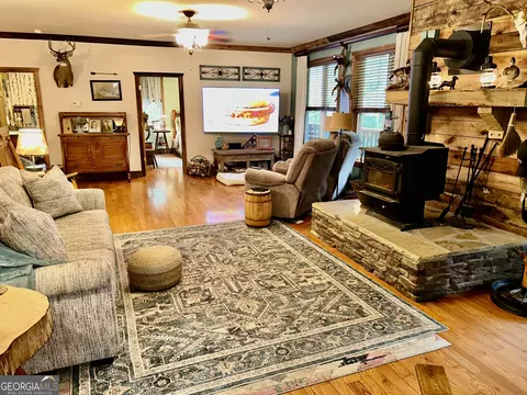 Living - 841 Spring Rd, Baldwin, GA 30511 photo 2 of 7