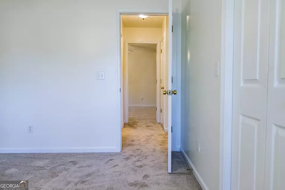 Entry Way - 18 Devonshire Dr SE, Rome, GA 30161 photo 4 of 5