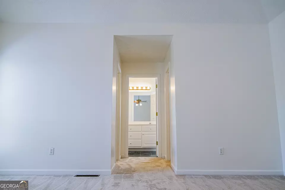 Entry Way - 18 Devonshire Dr SE, Rome, GA 30161 photo 3 of 5