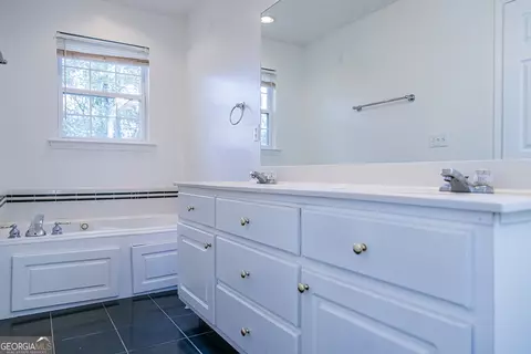 Bath - 18 Devonshire Dr SE, Rome, GA 30161 photo 1 of 2