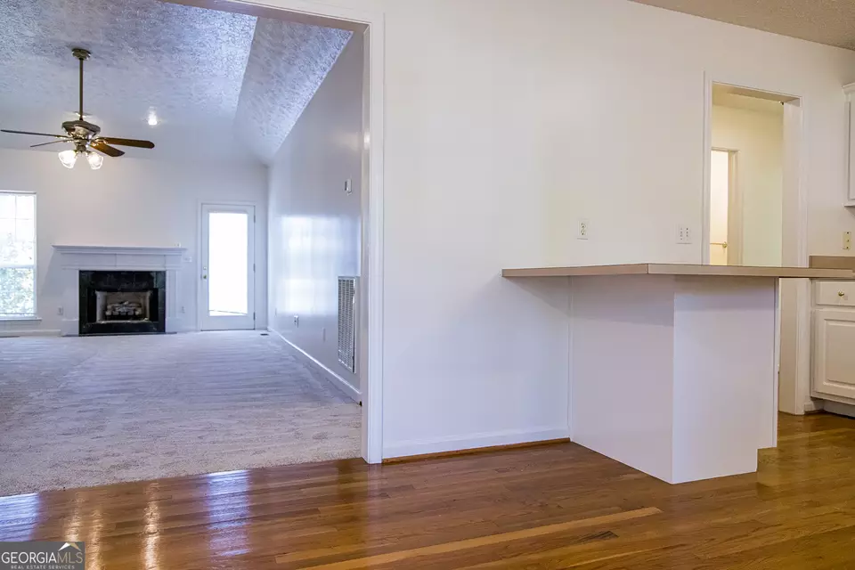 Living - 18 Devonshire Dr SE, Rome, GA 30161 photo 2 of 2