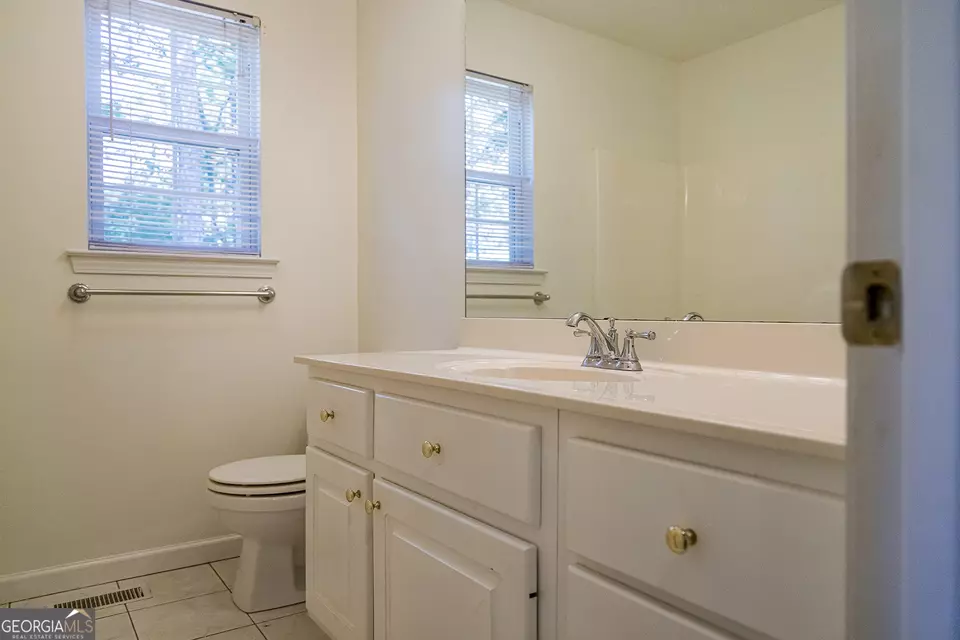 Bath - 18 Devonshire Dr SE, Rome, GA 30161 photo 2 of 2