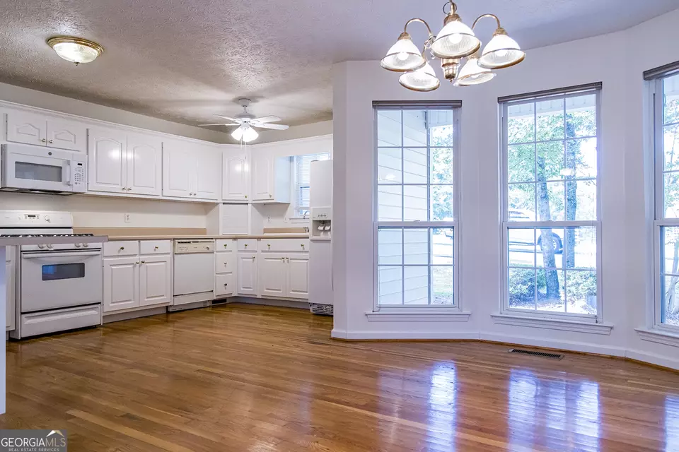 Kitchen - 18 Devonshire Dr SE, Rome, GA 30161 photo 5 of 5