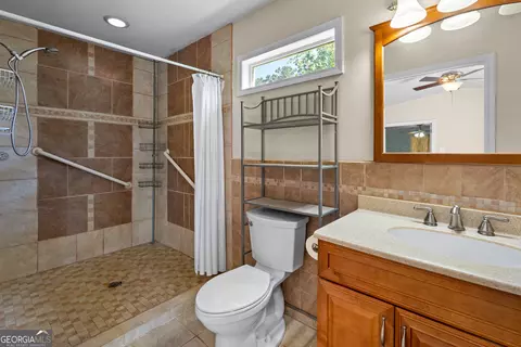 Bath - 180 Cove Rd, Jackson, GA 30233 photo 2 of 2