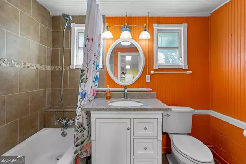 Bath - 180 Cove Rd, Jackson, GA 30233 photo 1 of 2