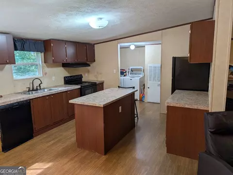Kitchen - 642 Elm Rd, Franklin, GA 30217 photo 1 of 2