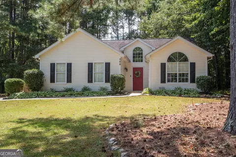 266 Winthrop Dr, Sharpsburg, GA 30277
