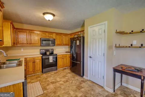 Kitchen - 1168 E Moores Crossing Rd, Thomaston, GA 30286 photo 1 of 3