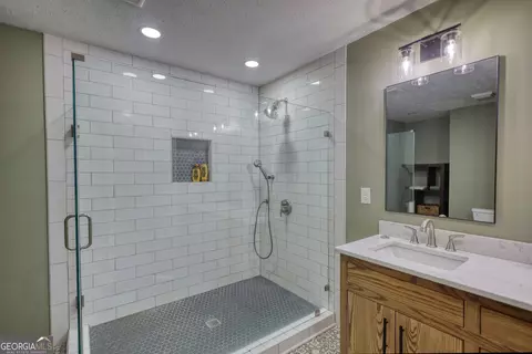 Bath - 1168 E Moores Crossing Rd, Thomaston, GA 30286 photo 5 of 12