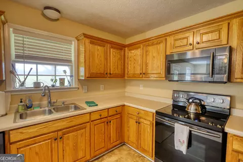 Kitchen - 1168 E Moores Crossing Rd, Thomaston, GA 30286 photo 3 of 3