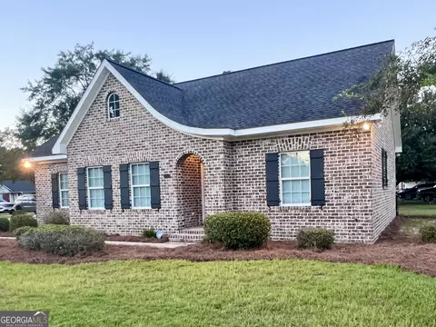 321 E Magnolia St, Jesup, GA 31546