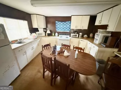 Kitchen - 163 Egret Pl, Lyons, GA 30436 photo 1 of 1