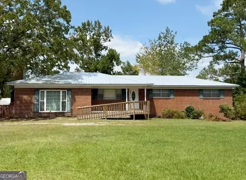 875 Prosperity Dr, Swainsboro, GA 30401