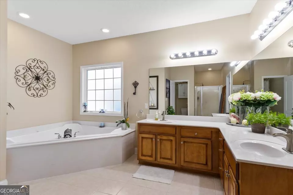 Bath - 102 Seven Pines Ct, Perry, GA 31069 photo 4 of 4