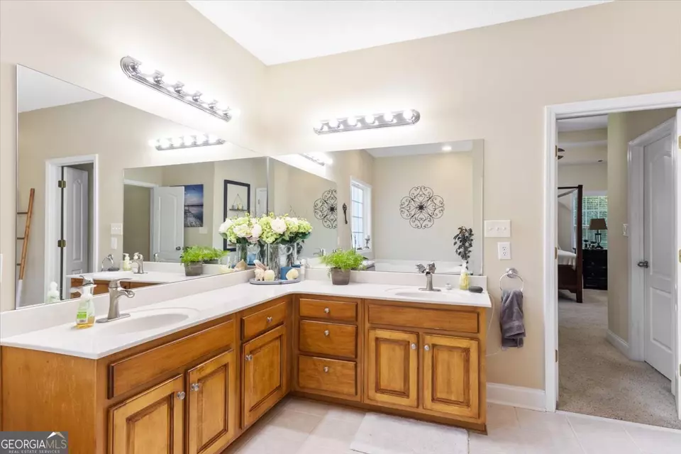 Bath - 102 Seven Pines Ct, Perry, GA 31069 photo 3 of 4