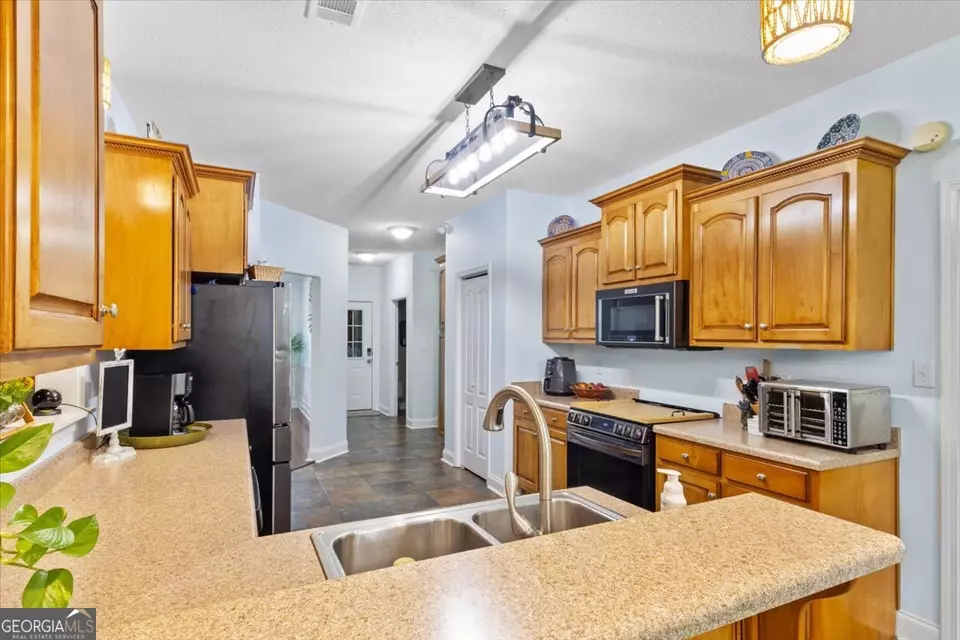 Entry Way - 102 Seven Pines Ct, Perry, GA 31069 photo 4 of 9