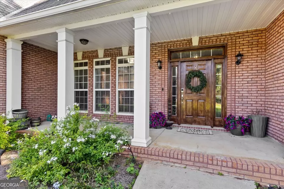 Exterior - 102 Seven Pines Ct, Perry, GA 31069 photo 3 of 6