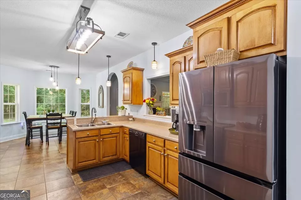 Kitchen - 102 Seven Pines Ct, Perry, GA 31069 photo 3 of 4