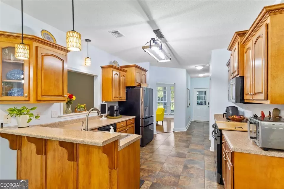 Entry Way - 102 Seven Pines Ct, Perry, GA 31069 photo 3 of 9