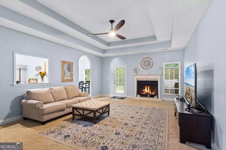 Living - 102 Seven Pines Ct, Perry, GA 31069 photo 1 of 2