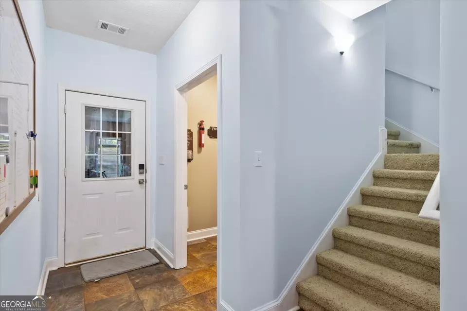 Entry Way - 102 Seven Pines Ct, Perry, GA 31069 photo 5 of 9