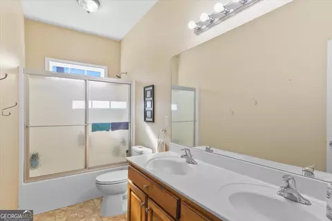 Bath - 102 Seven Pines Ct, Perry, GA 31069 photo 1 of 4