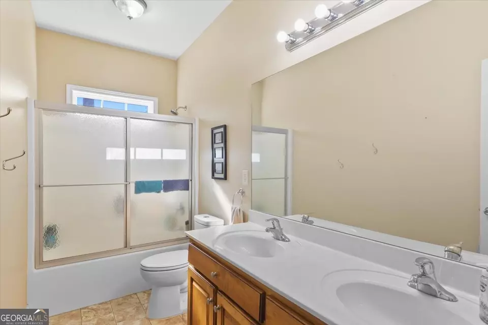 Bath - 102 Seven Pines Ct, Perry, GA 31069 photo 1 of 4