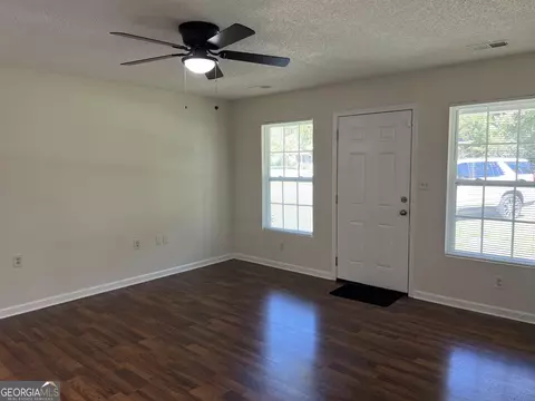 Living - 1512 Academy Ave, Dublin, GA 31021 photo 2 of 2