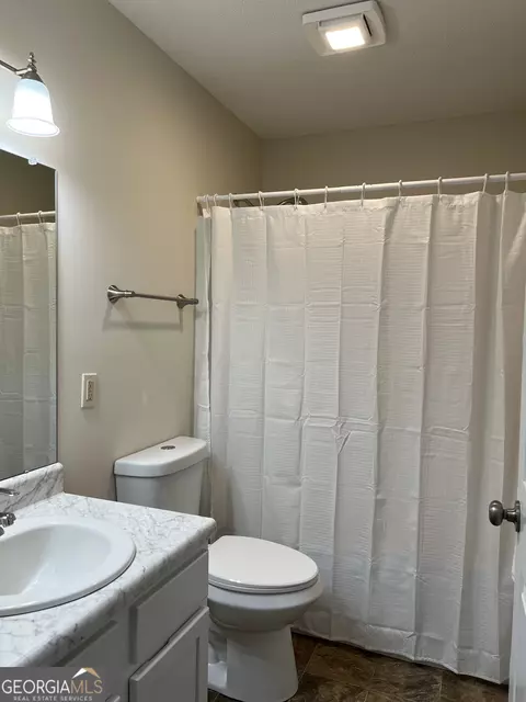 Bath - 1512 Academy Ave, Dublin, GA 31021 photo 2 of 2