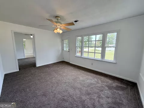 Living - 60 Priscilla Dr, Lagrange, GA 30241 photo 4 of 10