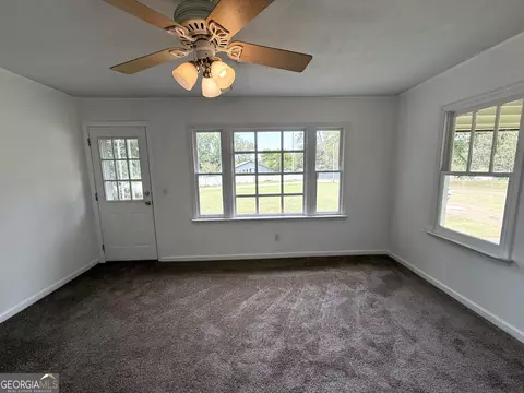 Living - 60 Priscilla Dr, Lagrange, GA 30241 photo 5 of 10