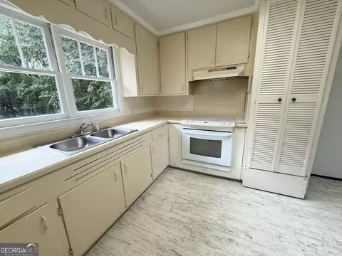 Kitchen - 60 Priscilla Dr, Lagrange, GA 30241 photo 4 of 4