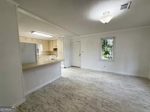 Living - 60 Priscilla Dr, Lagrange, GA 30241 photo 9 of 10