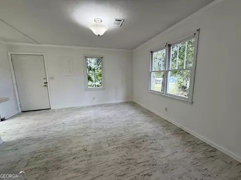 Living - 60 Priscilla Dr, Lagrange, GA 30241 photo 7 of 10