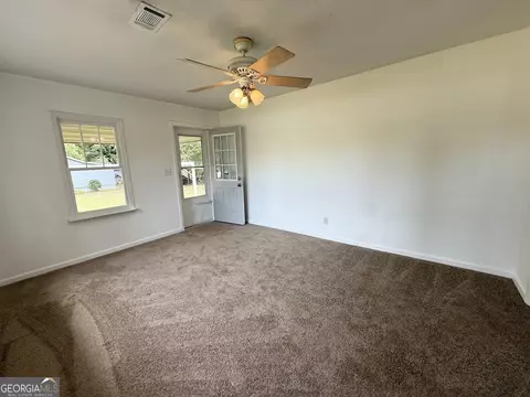 Living - 60 Priscilla Dr, Lagrange, GA 30241 photo 3 of 10