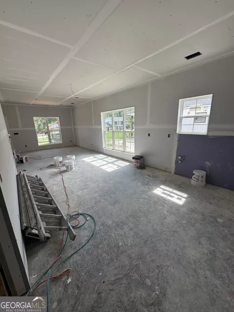 Living - 201 New Dr, Claxton, GA 30417 photo 3 of 3