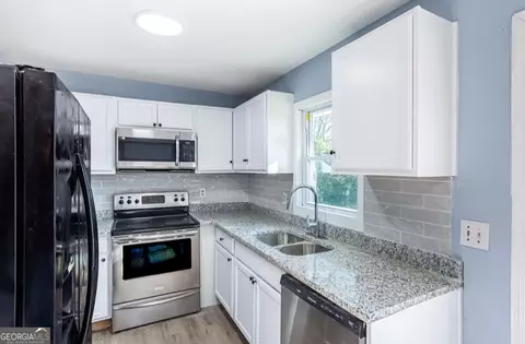 Kitchen - 607 Harwell Ave, Lagrange, GA 30240 photo 2 of 4